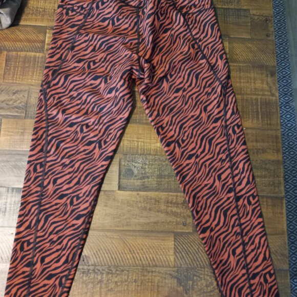 Victoria's Secret Tiger Stripe Leggings, Medium (M) - Picture 2 of 4